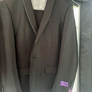 Men suit size 40R waist 34 brand new..